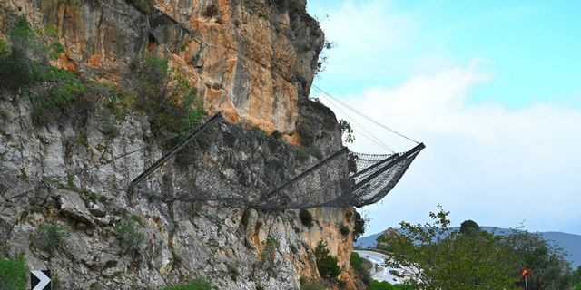 Αυτοψία στο κατεστραμμένο επαρχιακό οδικό δίκτυο Επιδαύρου - Καλλονής που επλήγη από τη σφοδρή κακοκαιρία Daniel