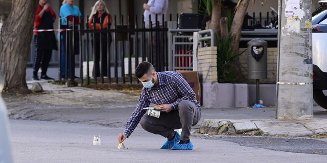 Πυροβολισμοί με δύο νεκρούς και έναν τραυματία στην Γλυφάδα