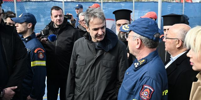 Μητσοτάκης μετά τη σύσκεψη στη Σαντορίνη: “Ψυχραιμία, ακούμε τους ειδικούς”