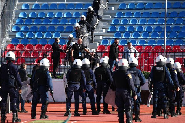 Πανιώνιος – Καλαμάτα: Επεισόδια στο μεγάλο ντέρμπι της Super League 2 – Τραυματίστηκε οπαδός