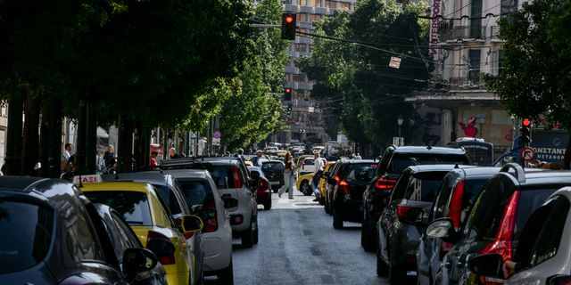 Κυκλοφορία οχημάτων στην Αθήνα (φωτογραφία αρχείου)