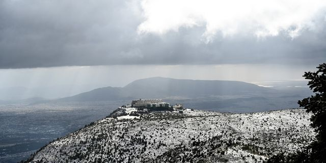 Κλειστή η Λεωφόρος Πάρνηθας στο ύψος του τελεφερίκ λόγω παγετού