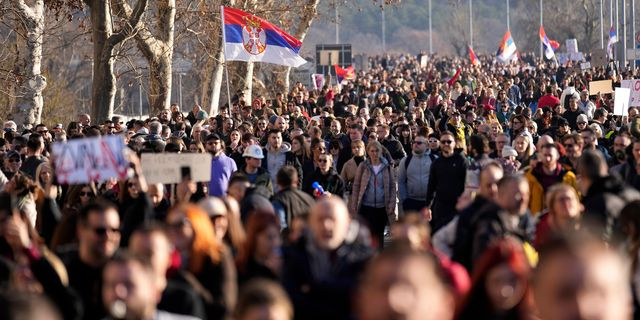 Μεγαλειώδης συγκέντρωση και πορεία φοιτητών στη Σερβία