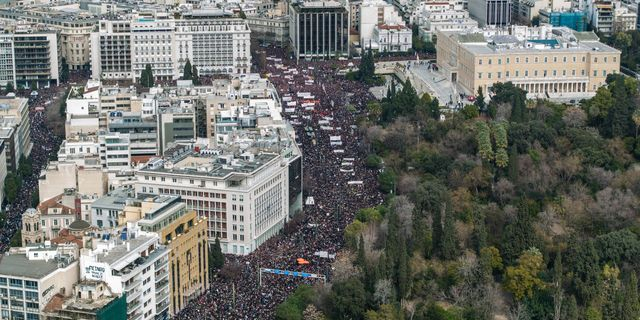 Τέμπη: Η μεγαλειώδης συγκέντρωση στο Σύνταγμα σε φωτογραφίες