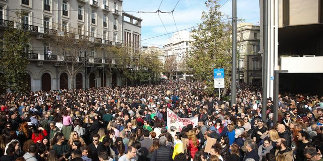 Τέμπη: Αφήγημα σταθερότητας και ενόχληση για Σαμαρά από την κυβέρνηση