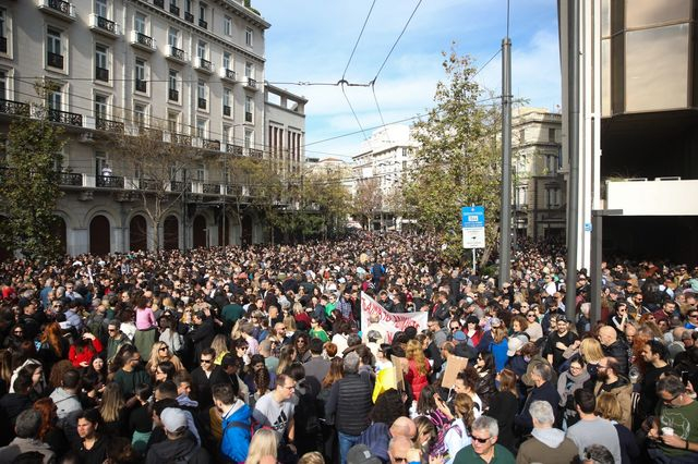 Τέμπη: Αφήγημα σταθερότητας και ενόχληση για Σαμαρά από την κυβέρνηση