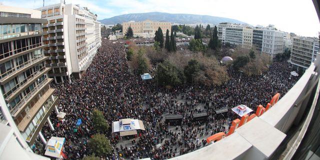 Γιατί ο Μητσοτάκης θυμήθηκε την πάνω και κάτω πλατεία