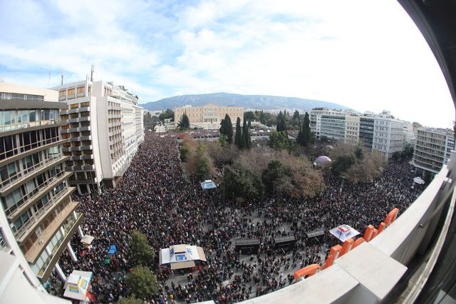 Γιατί ο Μητσοτάκης θυμήθηκε την πάνω και κάτω πλατεία