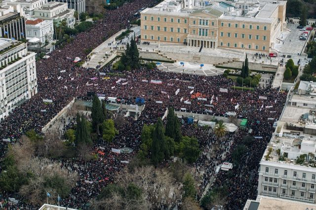 Τέμπη: Από τις πλατείες στη Βουλή η πρόταση μομφής