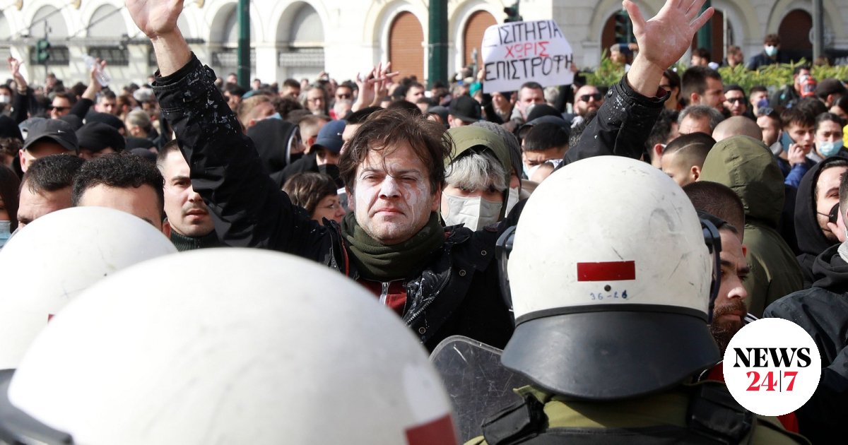 Τέμπη: Οι πολίτες γέμισαν τις πλατείες - Παραμένουν οι διαδηλωτές στο Σύνταγμα