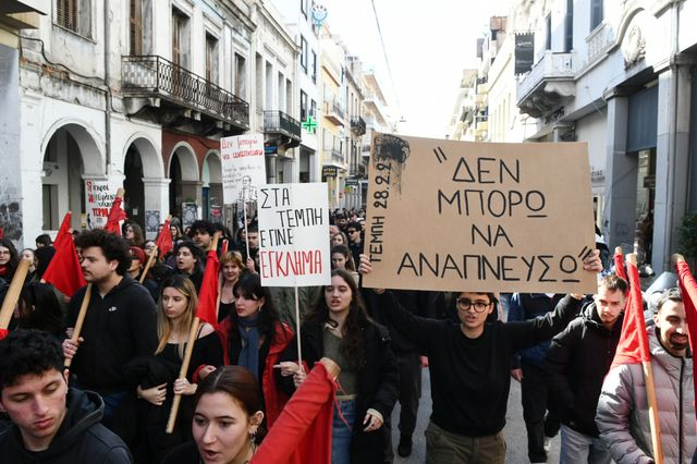 Τέμπη: Θέμα στον διεθνή Τύπο η επέτειος της τραγωδίας και οι κινητοποιήσεις