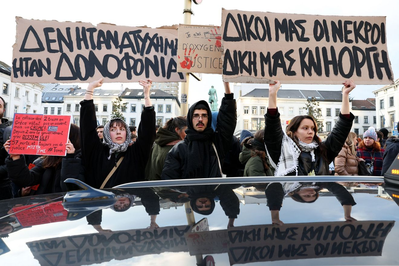 Τέμπη: Διαδήλωση έξω από το Ευρωπαϊκό Κοινοβούλιο στη μνήμη των θυμάτων