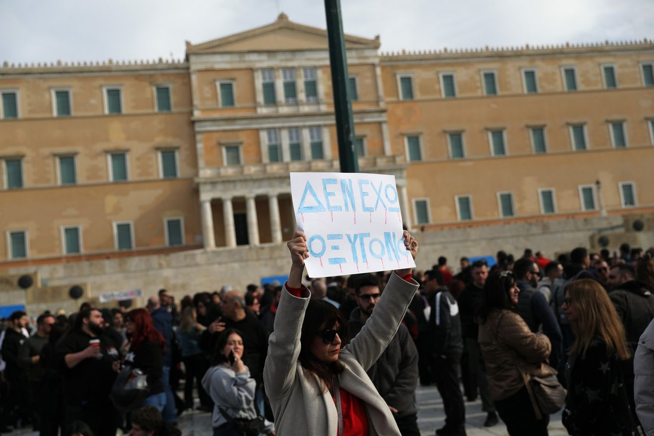 Η Ελλάδα στους δρόμους για τα Τέμπη – Ποιοι απεργούν