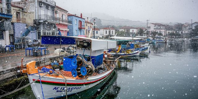 Λέσβος: Μαγευτικές εικόνες από το χιονισμένο τοπίο