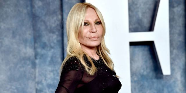 Donatella Versace: Αποχωρεί από την ηγεσία του οίκου Versace μετά από 28 χρόνια- Ποιος αναλαμβάνει