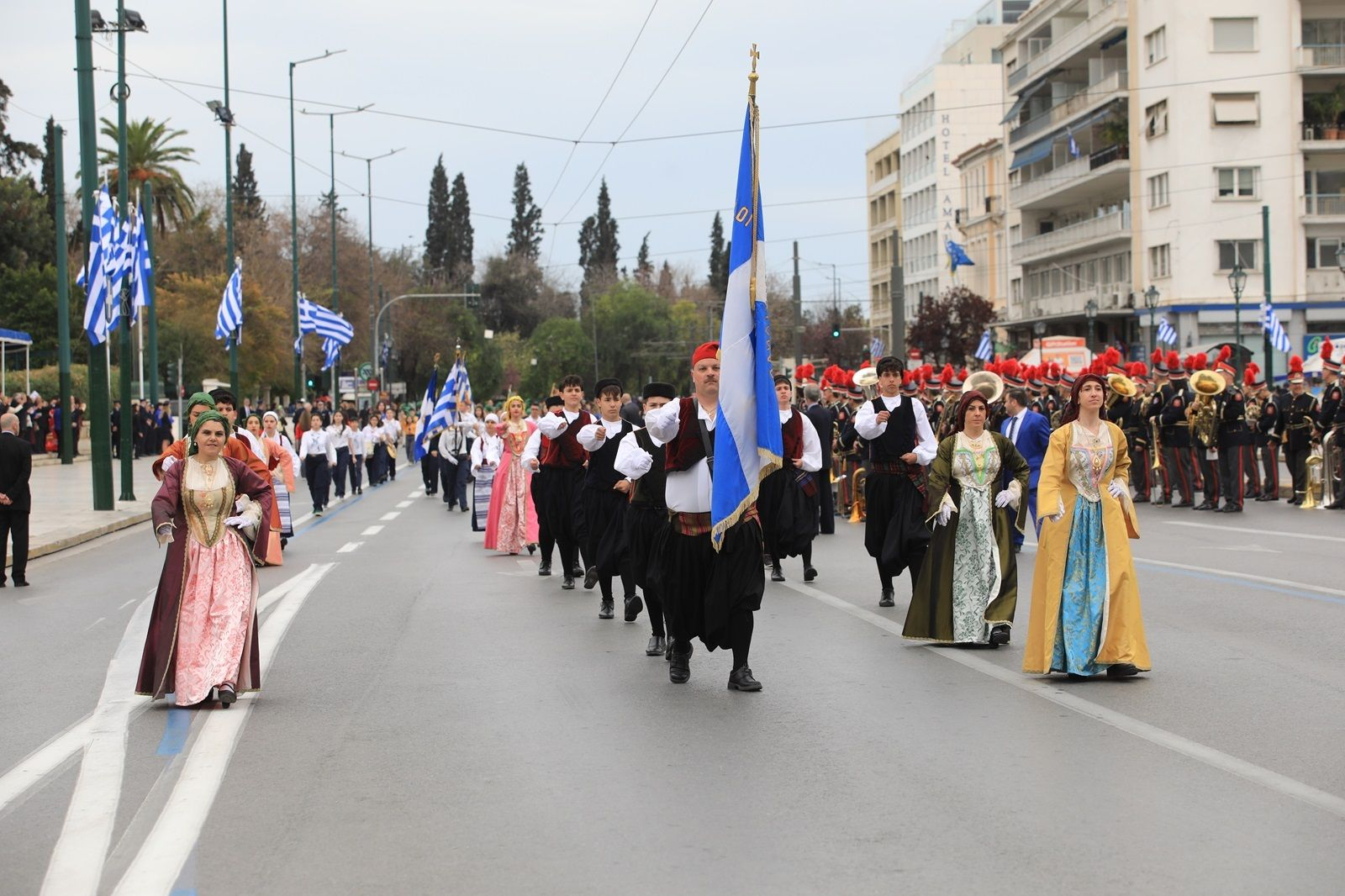 Παρέλαση μαθητών, σπουδαστών, προσκόπων και οδηγών μπροστά από το Μνημείο του Άγνωστου Στρατιώτη στην Αθήνα για την εθνική επέτειο της 25ης Μαρτίου στην Αθήνα, Δευτέρα 24 Μαρτίου 2025. 