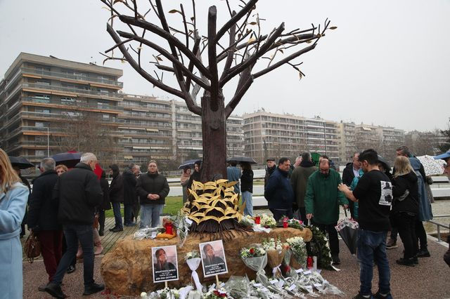 Αποκαλυπτήρια του μνημείου το "Δέντρο της Μνήμης" στην Θεσσαλονίκη με τα ονόματα των 57 θυμάτων της σιδηροδρομικής τραγωδίας των Τεμπών, Κυριακή 2 Μαρτίου 2025.