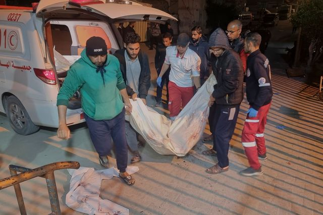 Εκεχειρία τέλος στη Γάζα, εκατοντάδες νεκροί σε επιθέσεις του Ισραήλ