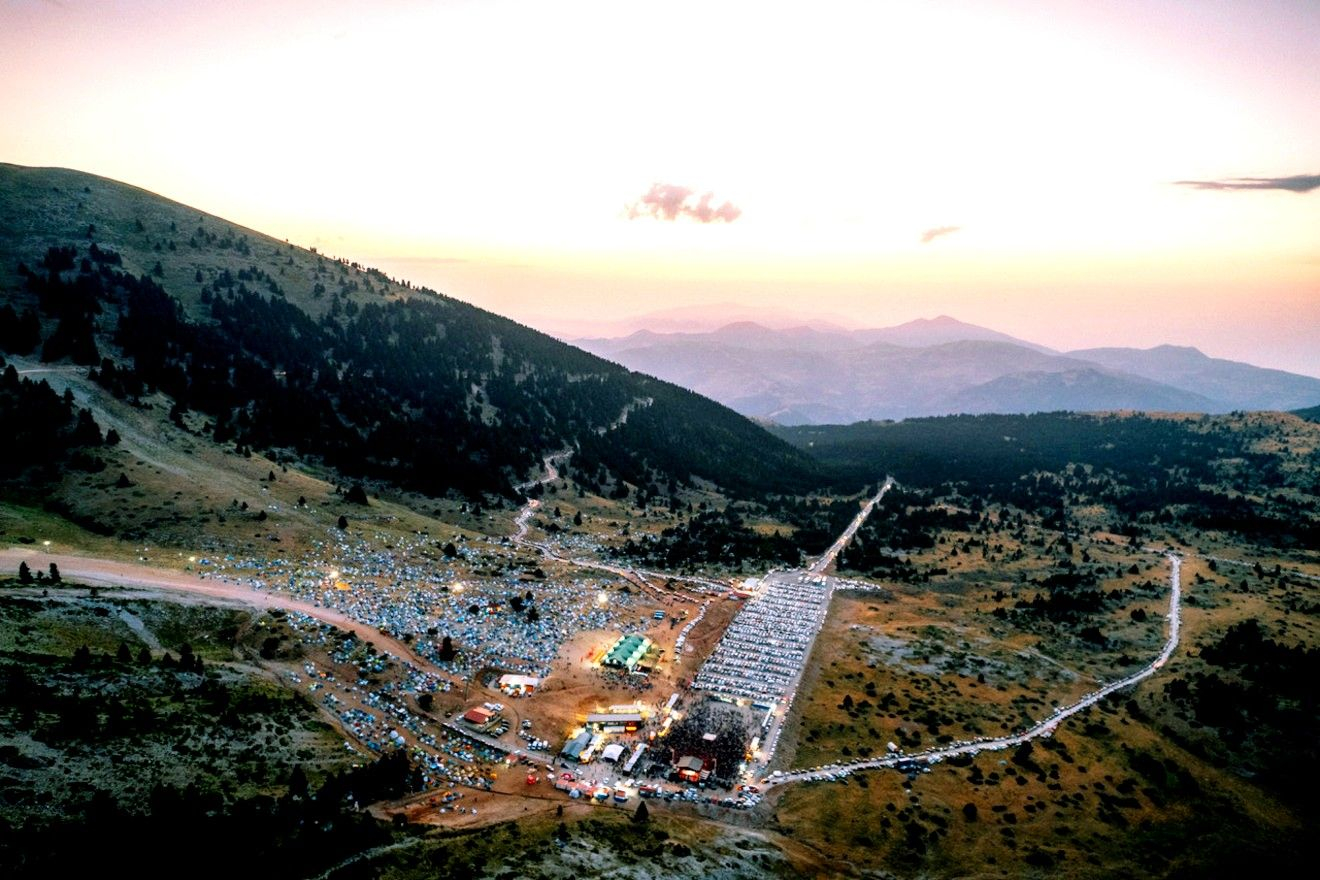 Το line up του φετινού Helmos Mountain Festival ανακοινώθηκε – Ποιοι καλλιτέχνες θα ανέβουν στη σκηνή