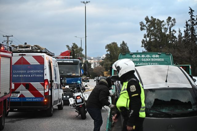 Καραμπόλα τριών οχημάτων στη Λ. Αθήνων