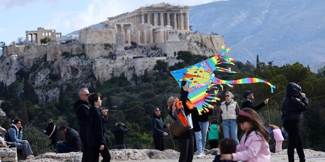 Καθαρά Δευτέρα: Η Ελλάδα γιόρτασε τα Κούλουμα με λαγάνες, μουσικές και χορούς