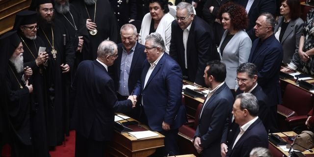 Η απρέπεια της Ζωής και του Βελόπουλου