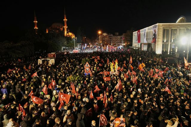 Τουρκία: Κατασχέθηκε εταιρεία του Ιμάμογλου – Χιλιάδες στους δρόμους