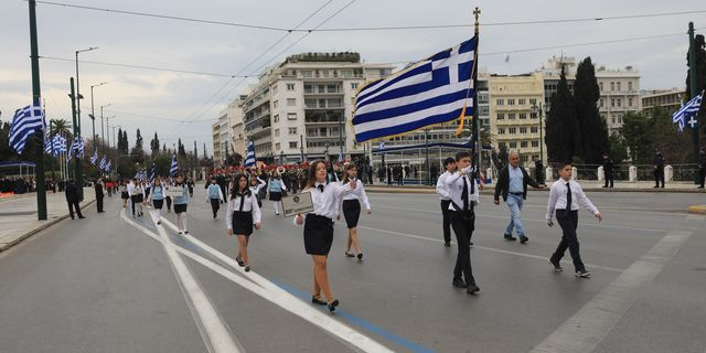 Παρέλαση μαθητών, σπουδαστών, προσκόπων και οδηγών μπροστά από το Μνημείο του Άγνωστου Στρατιώτη στην Αθήνα για την εθνική επέτειο της 25ης Μαρτίου στην Αθήνα, Δευτέρα 24 Μαρτίου 2025.