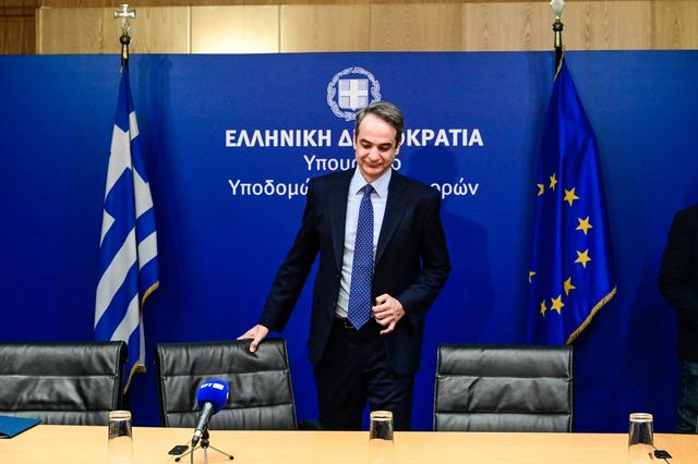 Μητσοτάκης στο υπ. Μεταφορών: “Πρέπει να κινηθούμε πιο γρήγορα για τα τρένα”