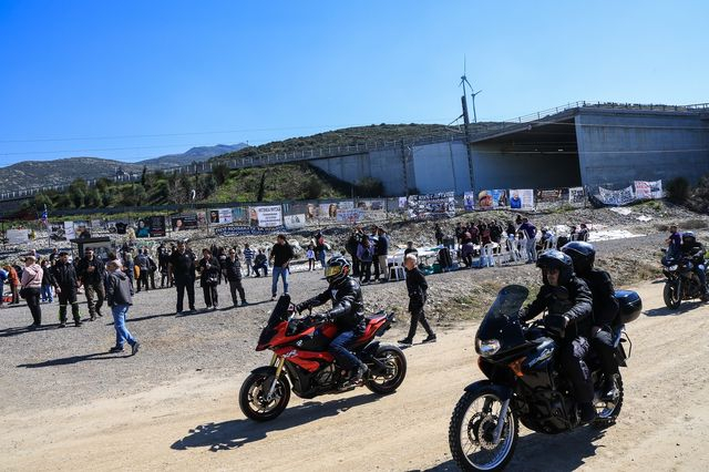 Τέμπη: Συμβολική μοτοπορεία στη μνήμη των θυμάτων της τραγωδίας