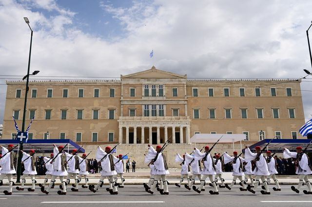 Στρατιωτική παρέλαση στην Αθήνα για την εθνική επέτειο της 25ης Μαρτίου (ΑΡΧΕΙΟΥ)