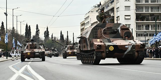 Παρέλαση 25ης Μαρτίου: Οργή στο υπ. Άμυνας για τα υβριστικά συνθήματα κατά της Τουρκίας