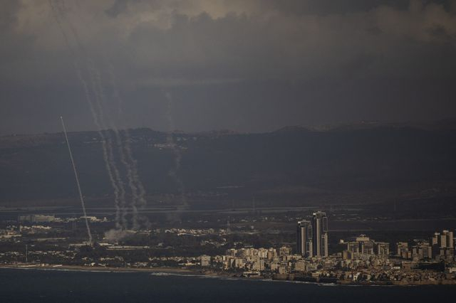 Το Ισραήλ χτυπά τον Λίβανο, μετά την εκτόξευση ρουκετών από τη Χεζμπολάχ