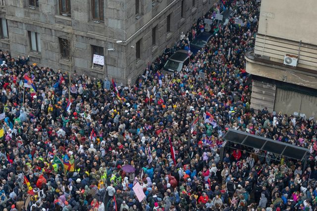 Σερβία: Τι απαντά ο στρατός στις καταγγελίες για χρήση ηχητικού κανονιού στη διαδήλωση