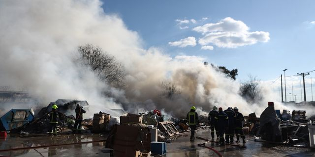 Πυρκαγιά σε αποθήκες και υπαίθριο χώρο στον Ταύρο επί της οδού Προφήτου Δανιήλ