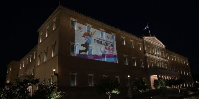 Βουλή: Φωταγωγήθηκε για την Παγκόσμια Ημέρα Σπάνιων Παθήσεων