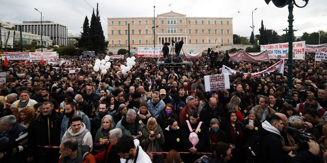 Τέμπη: Ομαδικά πυρά της αντιπολίτευσης για την ανάρτηση Μητσοτάκη