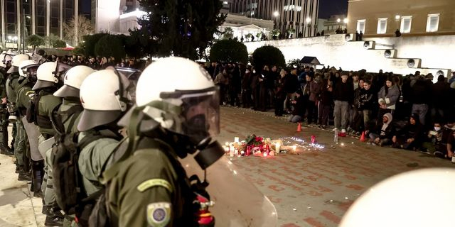 Τέμπη: Τα βίντεο της ντροπής – Άγρια καταστολή και τυχαίες προσαγωγές