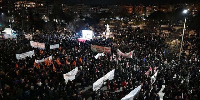 Θεσσαλονίκη: Μαζική συγκέντρωση για τα Τέμπη – Επεισόδια μετά την πορεία