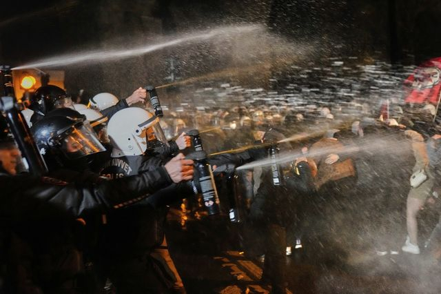 Δεκάδες χιλιάδες πολίτες διαδηλώνουν για τρίτη συνεχόμενη ημέρα στην Κωνσταντινούπολη, μετά τη σύλληψη Ιμάμογλου