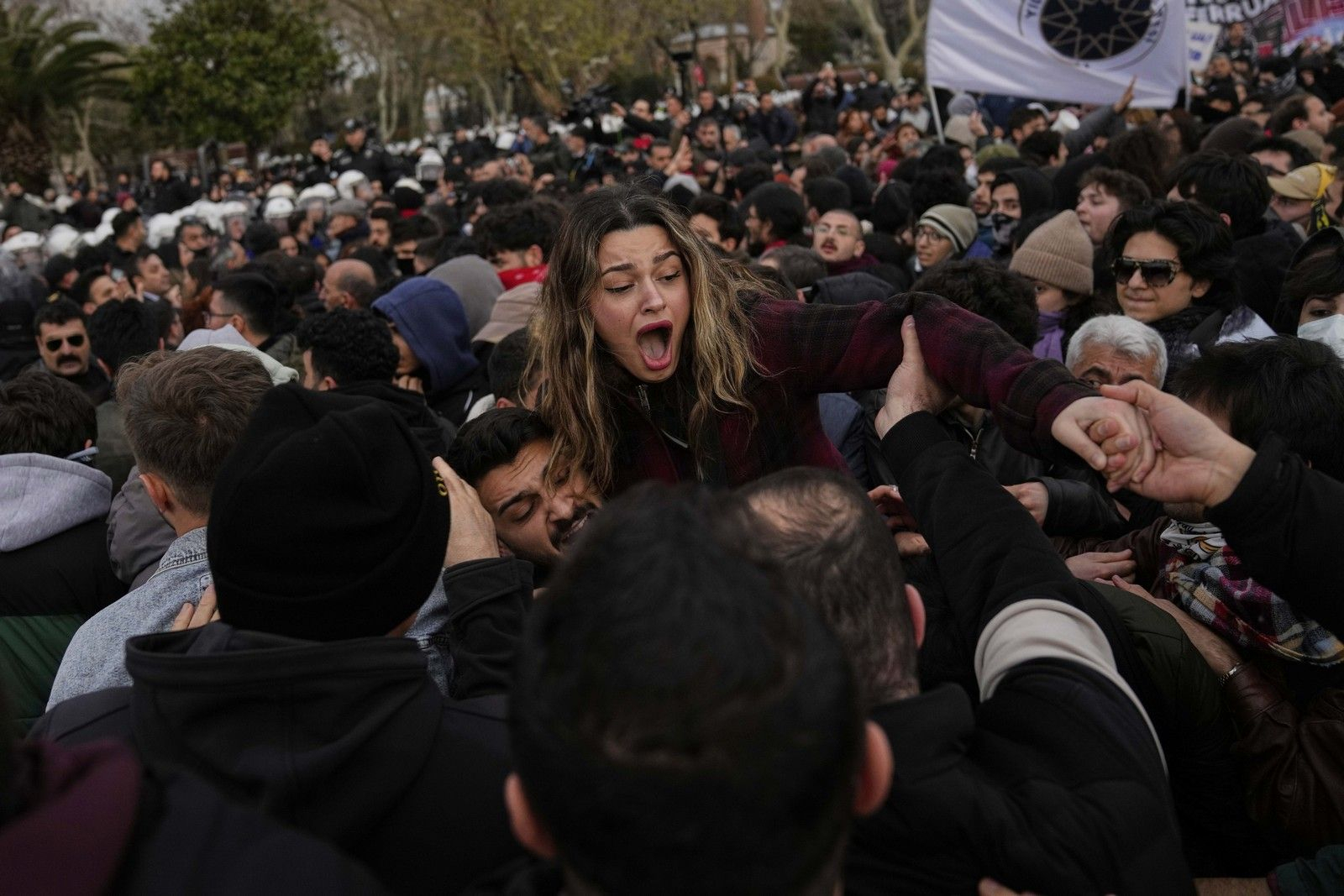 Συγκρούσεις διαδηλωτών με την αστυνομία στην Τουρκία